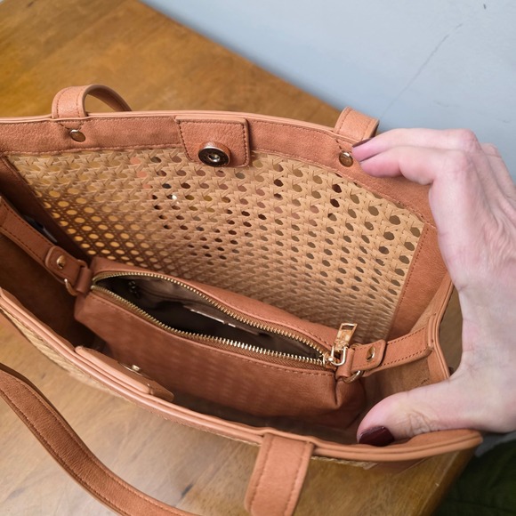 ANTIK KRAFT Tan Ratten Woven Tote Purse Bag Matching removable Clutch and Strap - Picture 4 of 10